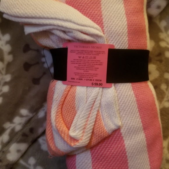 Victoria's Secret Throw NWT - Picture 2 of 3